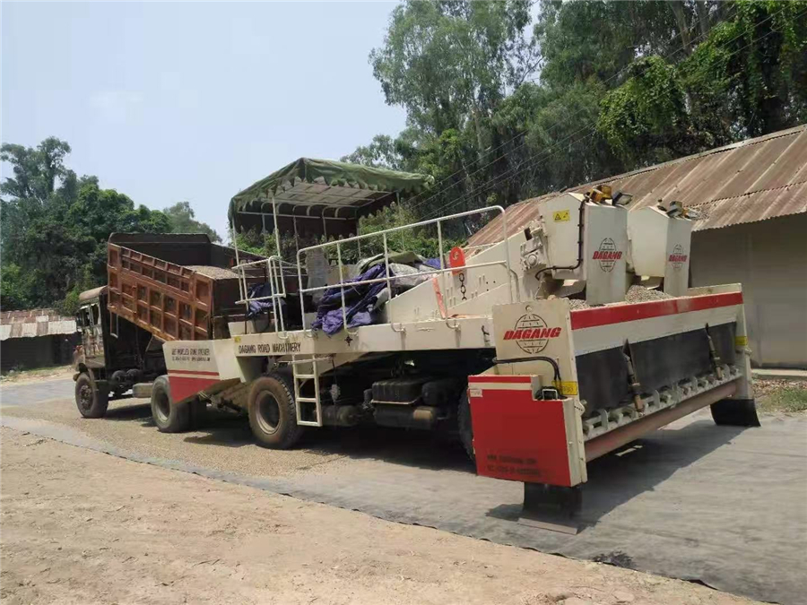Self-propelled Chip Spreader (2)