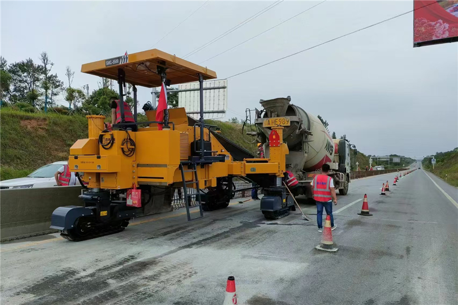 Multi-functional Slip-Form Paver Working Site