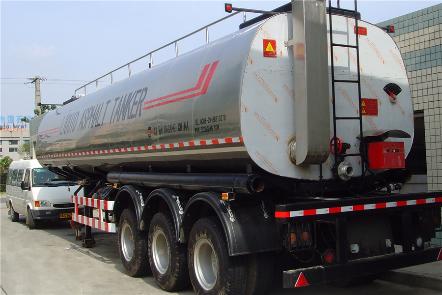 High-Quality China Suppliers Factory Semi Trailer Asphalt Tanker for Liquid Asphalt Transportation and Heating Solutions Suppliers, Factory