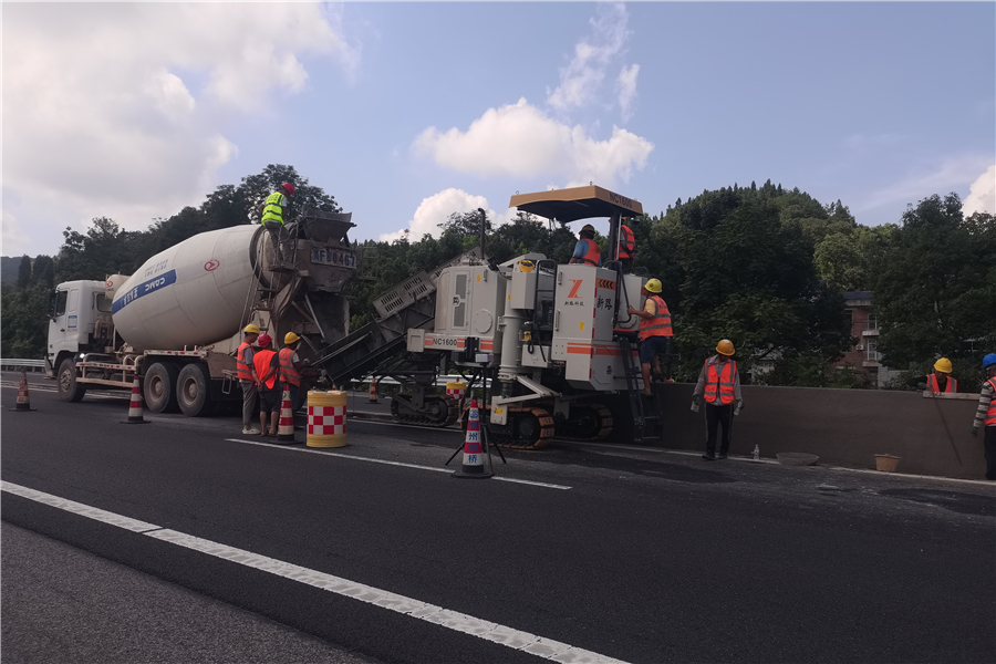 Multi-functional Slip-Form Paver Overview