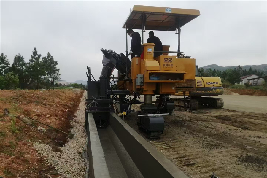 Concrete Slipform Mold Operation