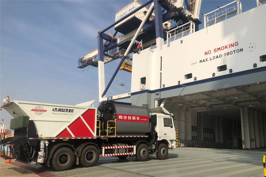 Chip sealer vehicle equipment