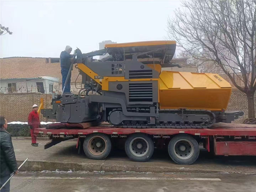 Asphalt Paver for Road Construction (6)