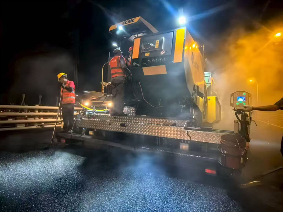 Asphalt Paver for Road Construction (9)
