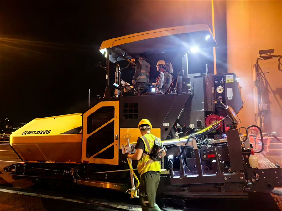 Asphalt Paver for Road Construction (1)