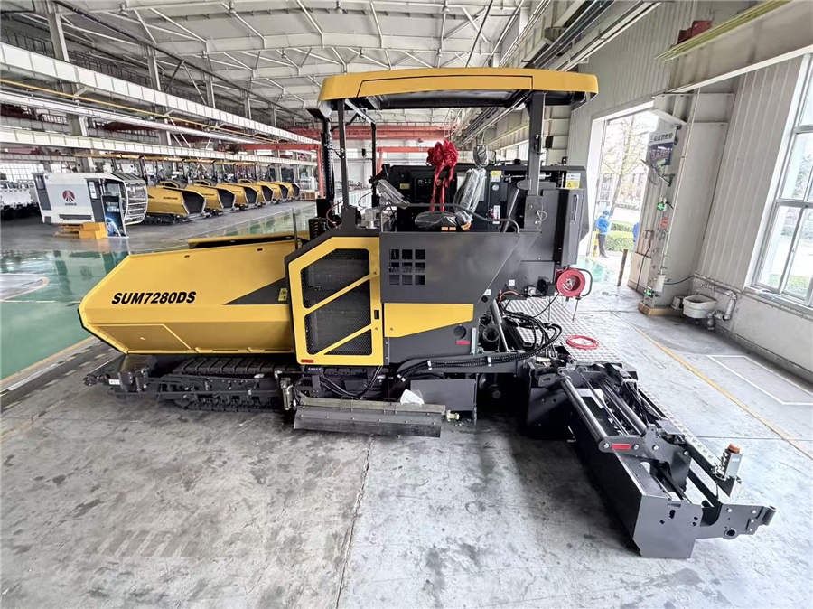Asphalt Paver for Road Construction (10)
