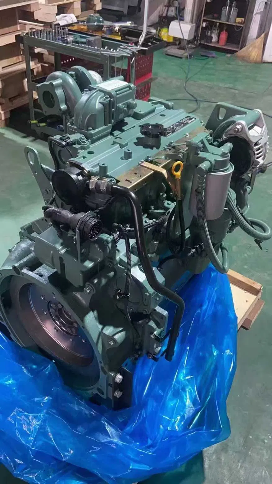 محرك ديزل توربيني عالي الجودة D4d Bf4m2012c قطع غيار حفارة للبيع
