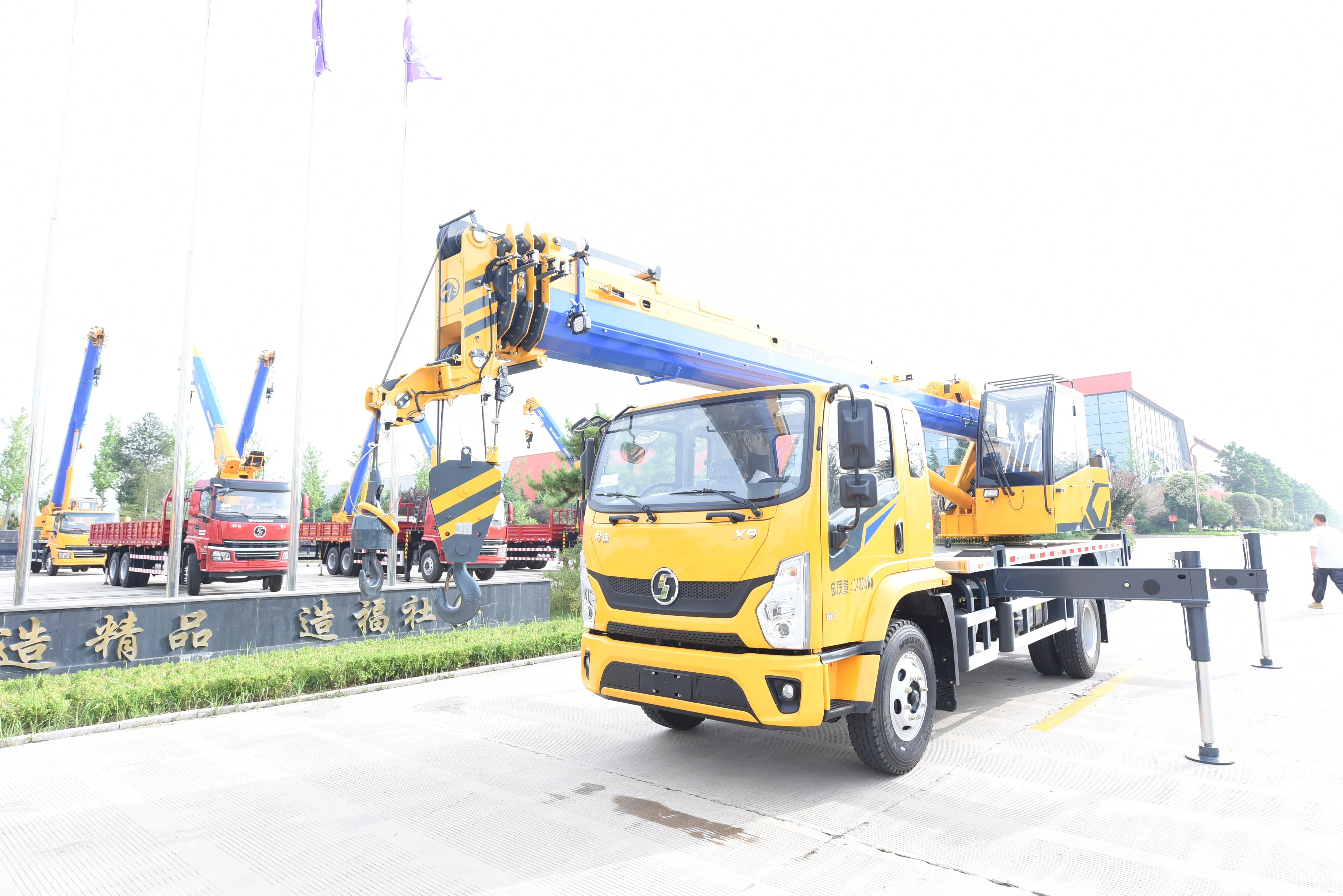 جونتون 10ton مركبة تجارية تتميز بـ Ycs04160-68 محرك و 4400mm قاعدة عجلات