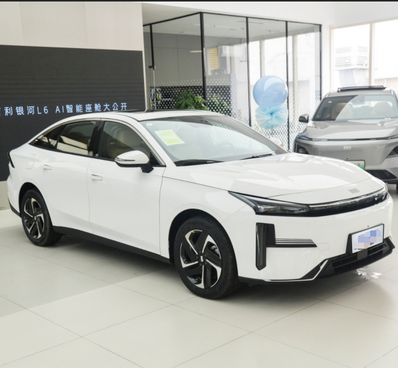محرك SUV هايبرد عالي الكفاءة من جيلي غالاكسي L6 متاح الآن