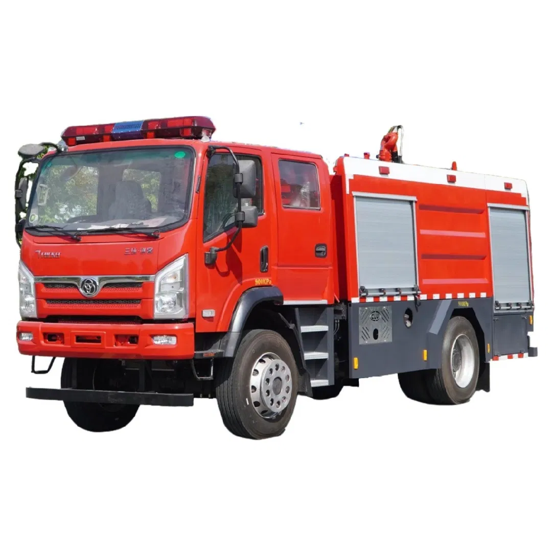 شاحنة إطفاء حرائق الغابات الاحترافية الخاصة بالطرق الوعرة 4WD 6t شاحنة إطفاء حرائق الغابات لجميع التضاريس مزودة بـ 4.4m³ خزان مياه و 1.9m³ خزان رغوة لإنقاذ الحرائق