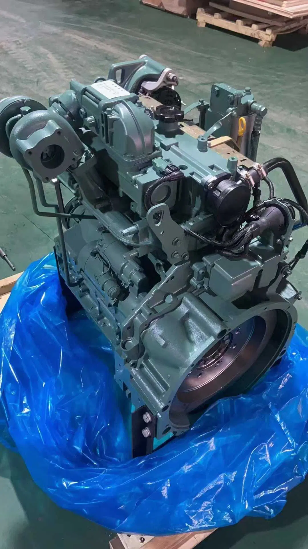 محرك ديزل توربيني عالي الجودة D4d Bf4m2012c قطع غيار حفارة للبيع