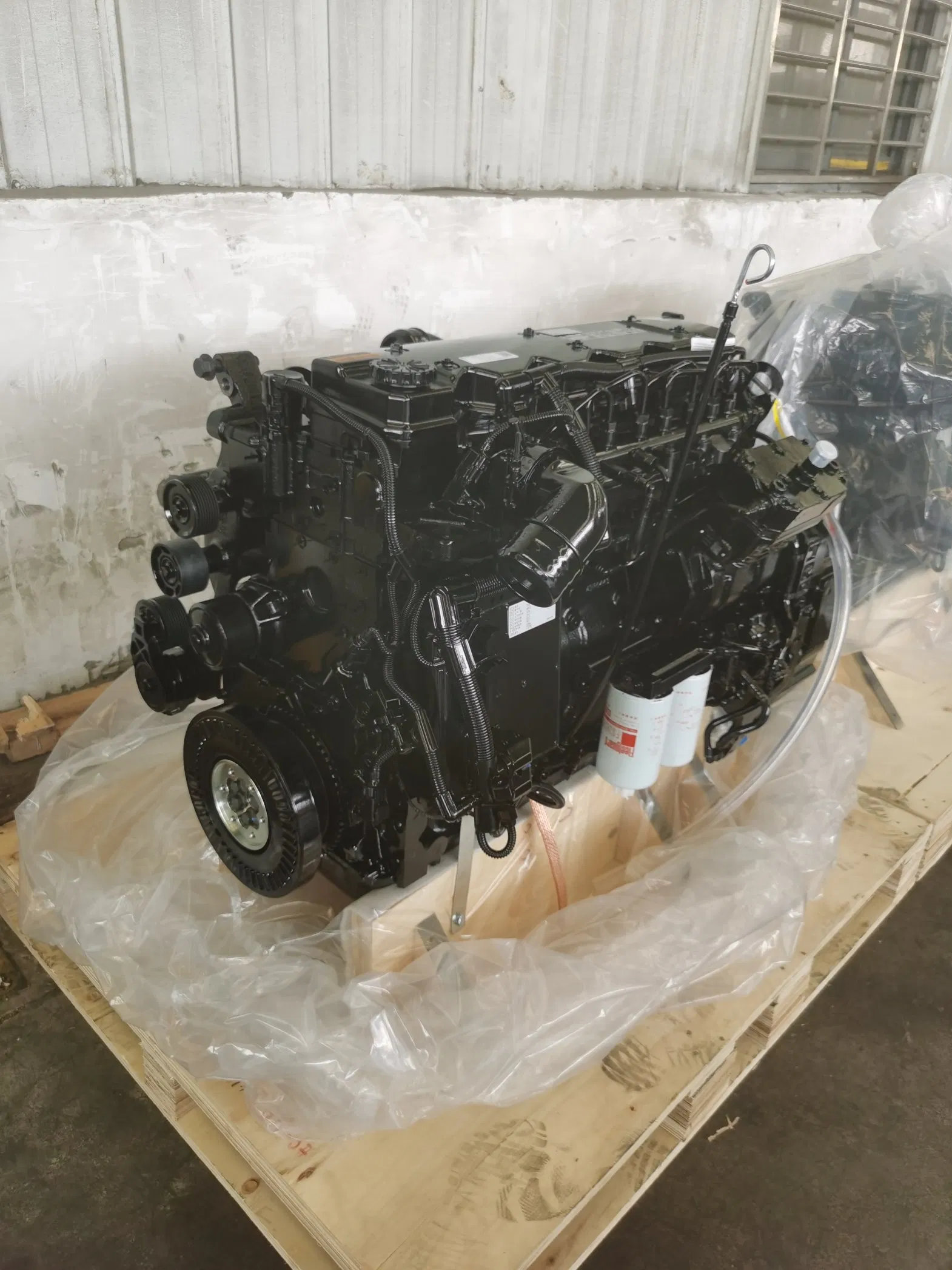 محرك ديزل Dcec 6 أسطوانات Isb في حالة جيدة Isd6.7 300HP تجميع المحرك للحافلة والسيارة والشاحنة مع ضاغط الهواء وEcm ووعاء الزيت ومضخة الوقود عالية الضغط