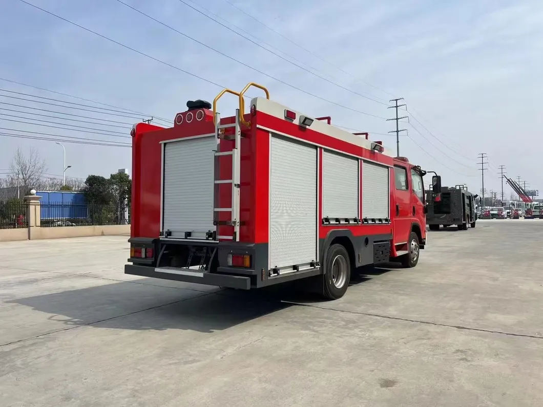 4X2 سيارة إسعاف 5t شاحنة إطفاء شاحنة إطفاء جديدة وقديمة متاحة الشركات المصنعة مبيعات عالمية