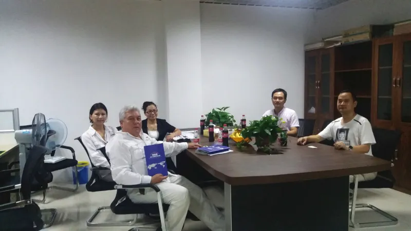 شاحنة نقل الحليب الطازج من سينوتروك يورو II 5cbm لتوصيل الحليب بكفاءة