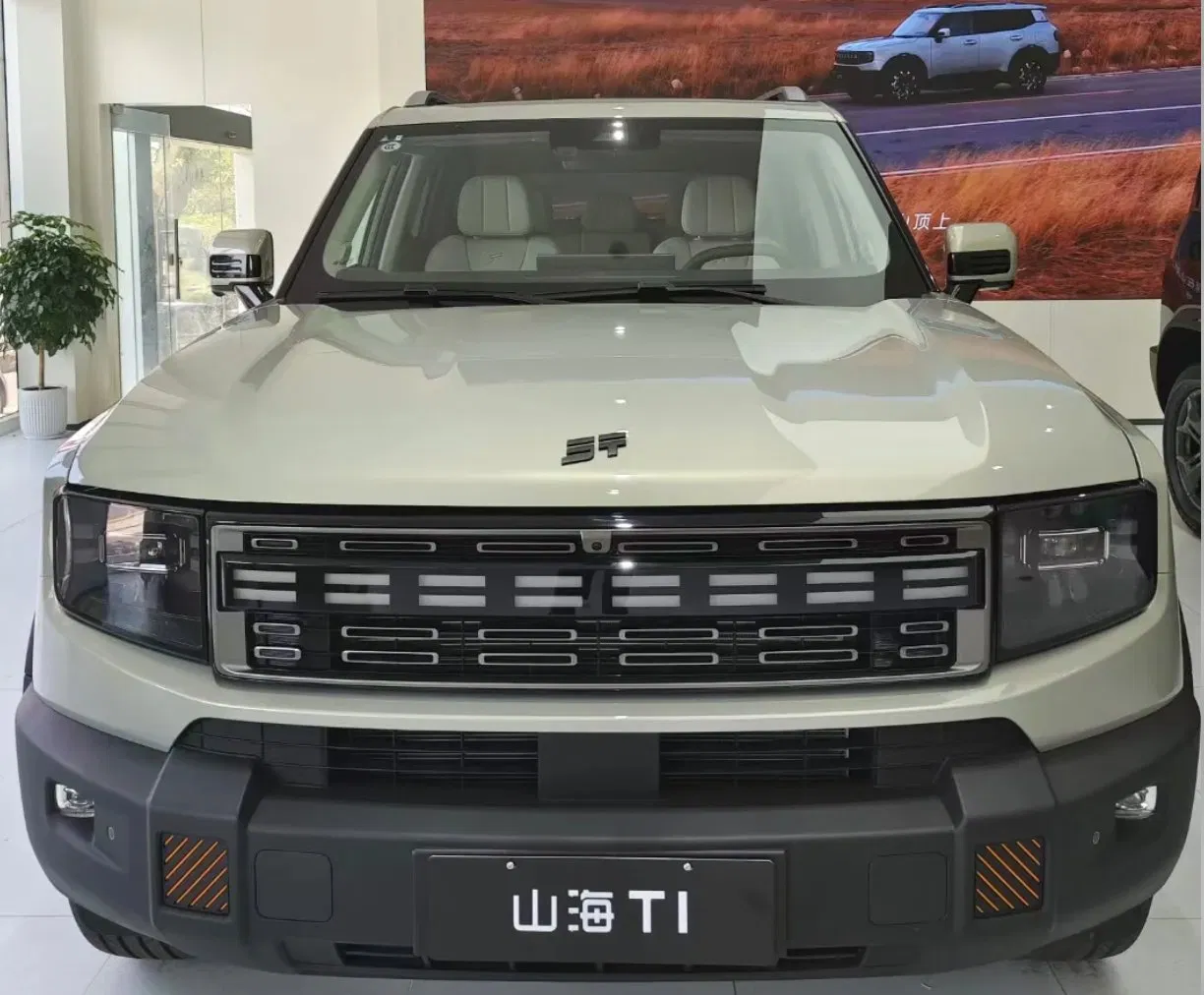 5-Door سيارة جيتور SUV تعمل بالبنزين مزودة بـ 156 PS L4 محرك هجين