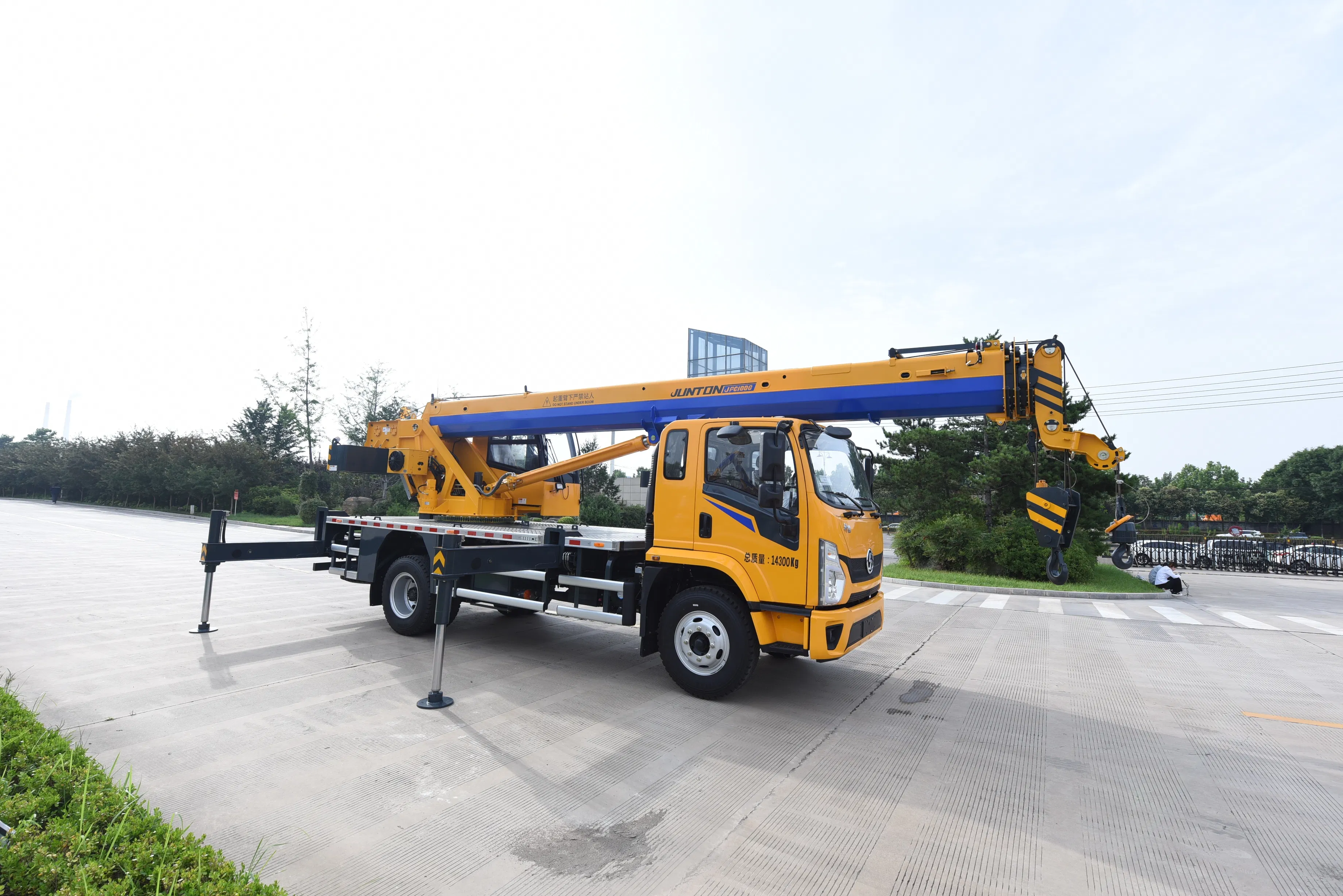 جونتون 10ton مركبة تجارية تتميز بـ Ycs04160-68 محرك و 4400mm قاعدة عجلات
