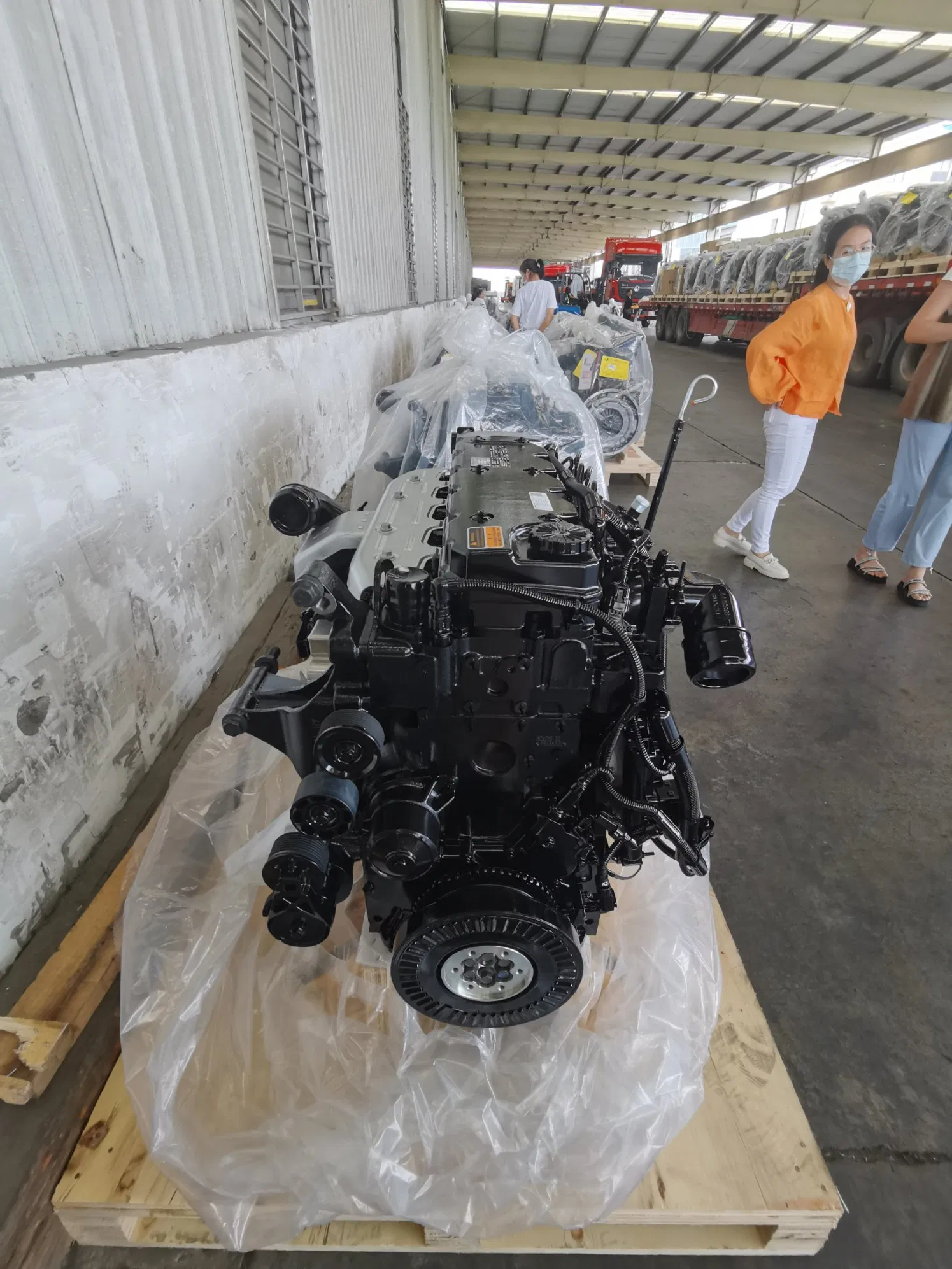 محرك ديزل Dcec 6 أسطوانات Isb في حالة جيدة Isd6.7 300HP تجميع المحرك للحافلة والسيارة والشاحنة مع ضاغط الهواء وEcm ووعاء الزيت ومضخة الوقود عالية الضغط