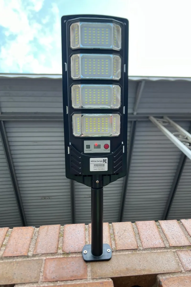 50000 Lâmpada Solar de Rua LED com Sensor de Movimento, Luz de Inundação de Segurança, Iluminação Comercial para Exteriores com Vida Útil de Horas