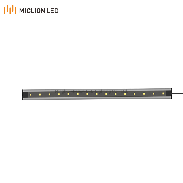 Luz LED com sensor de movimento sob o armário da cozinha iluminação