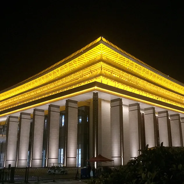Fachada iluminada