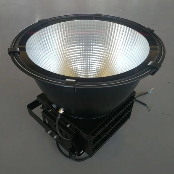 Iluminação de Projetor para Projetos Industriais de Estádios ao Ar Livre em Portos 400W 500W 1000W Luz de Torre LED de Poste Alto