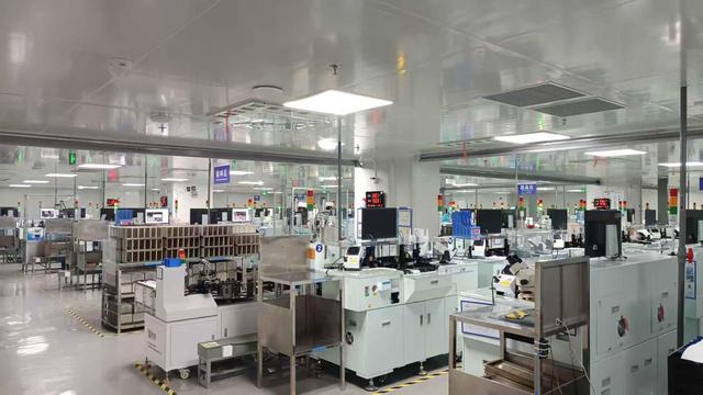 Lotes de projetores prontos e empacotados com paletização segura para entrega global