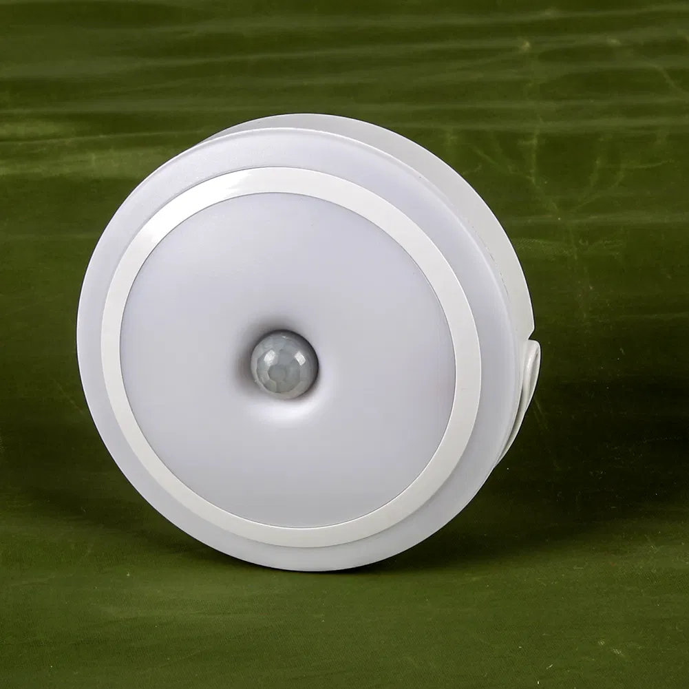 Iluminação Portátil com Sensor de Movimento LED Recarregável