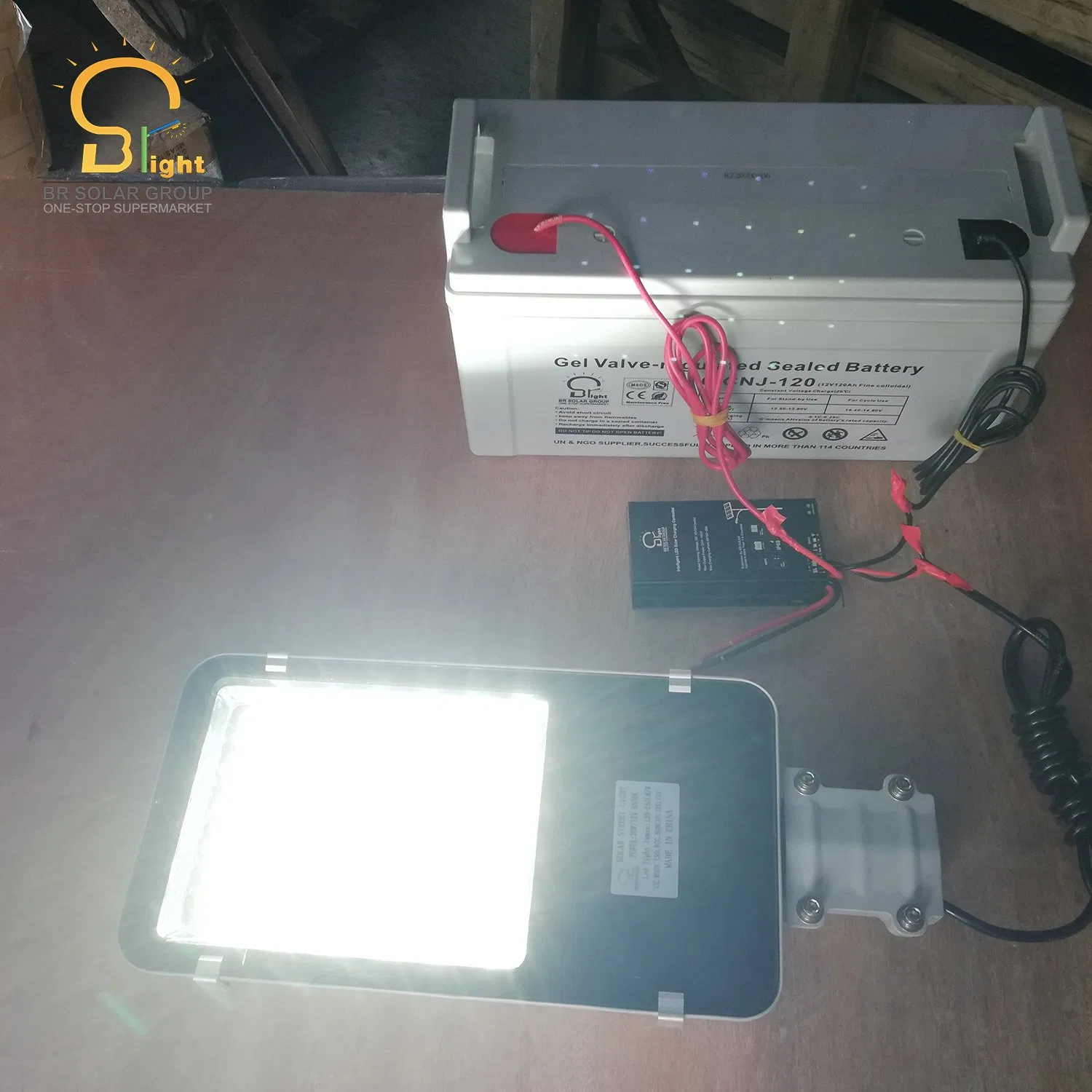 Design ao Ar Livre 10m Altura do Poste 100W Luz de Rua Solar LED