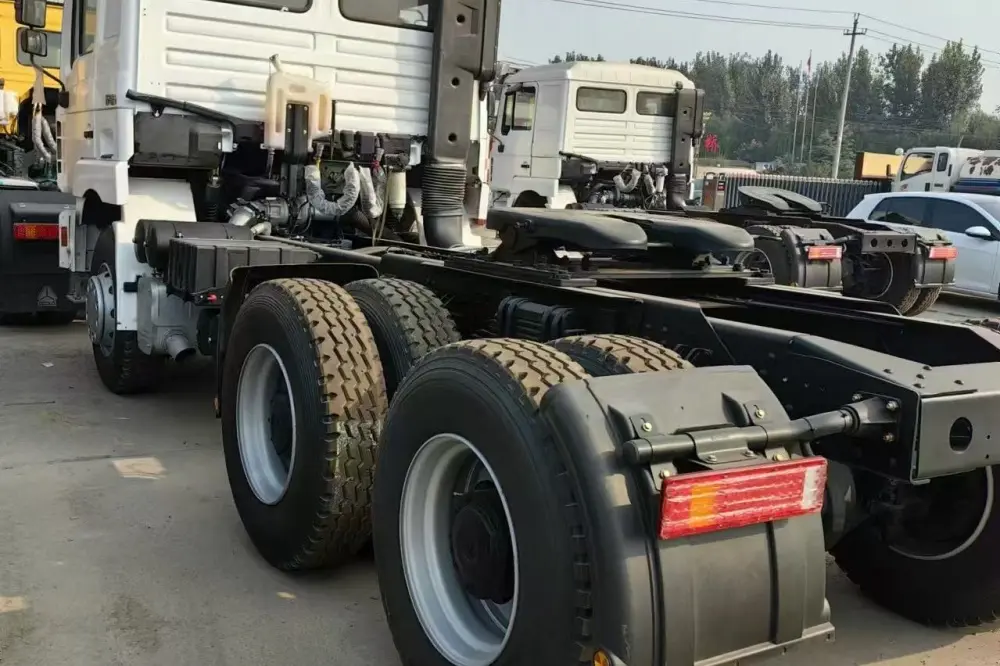 Custom Used Tractor Truck Sinotruk HOWO 6X4 371/375/400HP Robust Heavy Duty Tractor for Efficient Towing and Fuel Transport Quotes, Exporter