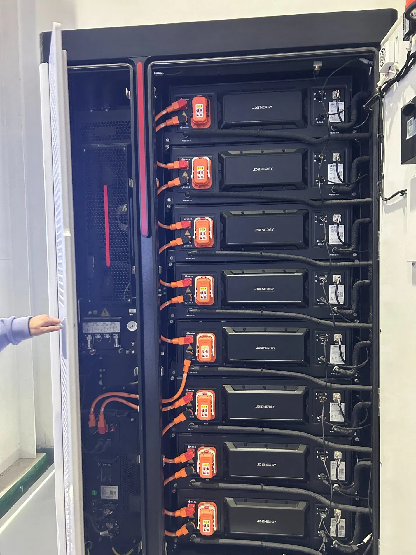 ISO9001 Certifiedall in One 100kw 200kwh LiFePO4 Solar Energy Storage Solution