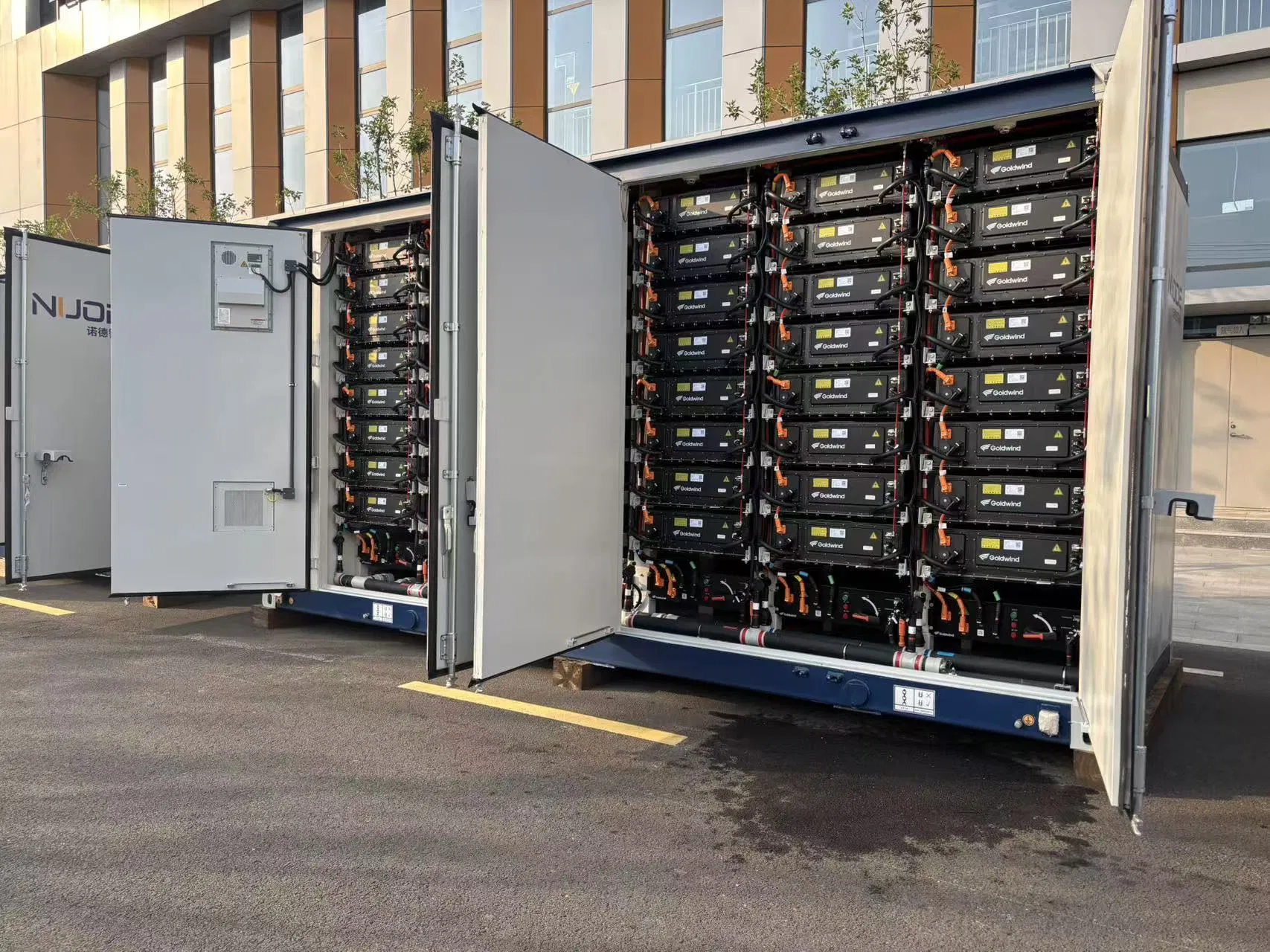 Commercial &amp; Industrial 5mwh Liquid Cooling Energy Storage Solar-Compatible