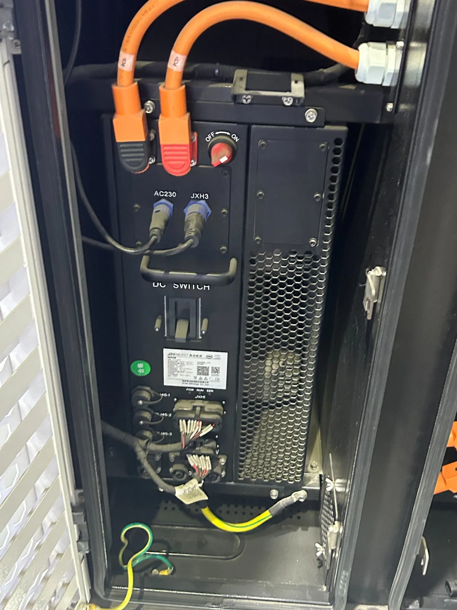 All in One 215kwh Solar Storage System All-Packaged Type Solution