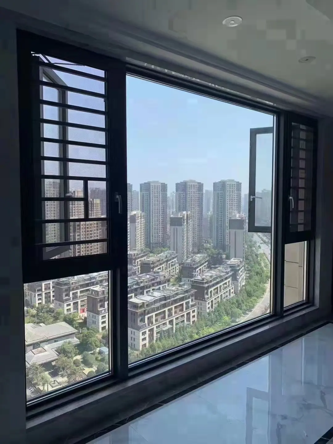 Aluminium Sliding Window Display 4