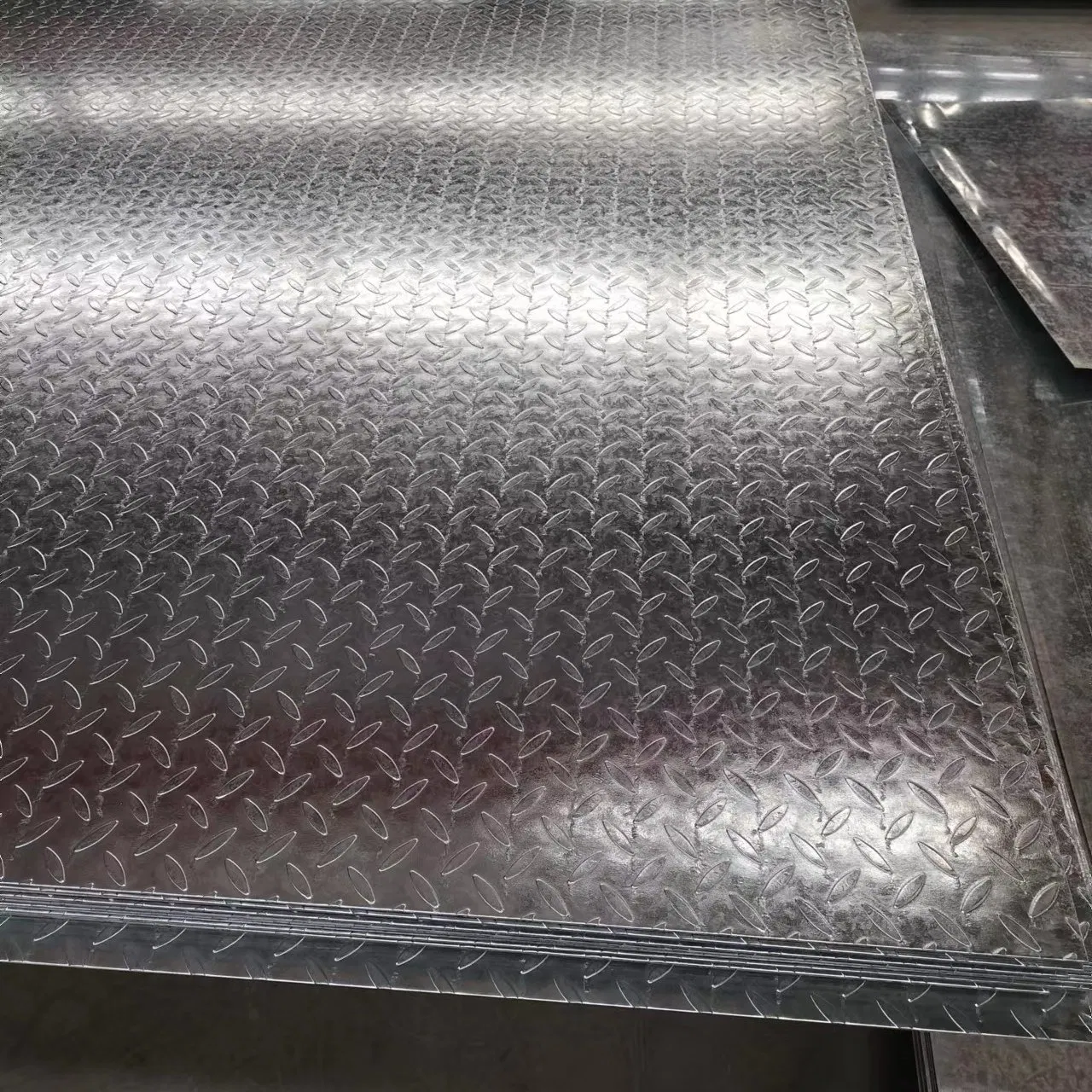 Hx340lad Z100MB Z40 0.5mm Thickness Galvanized Steel Checkered Sheet