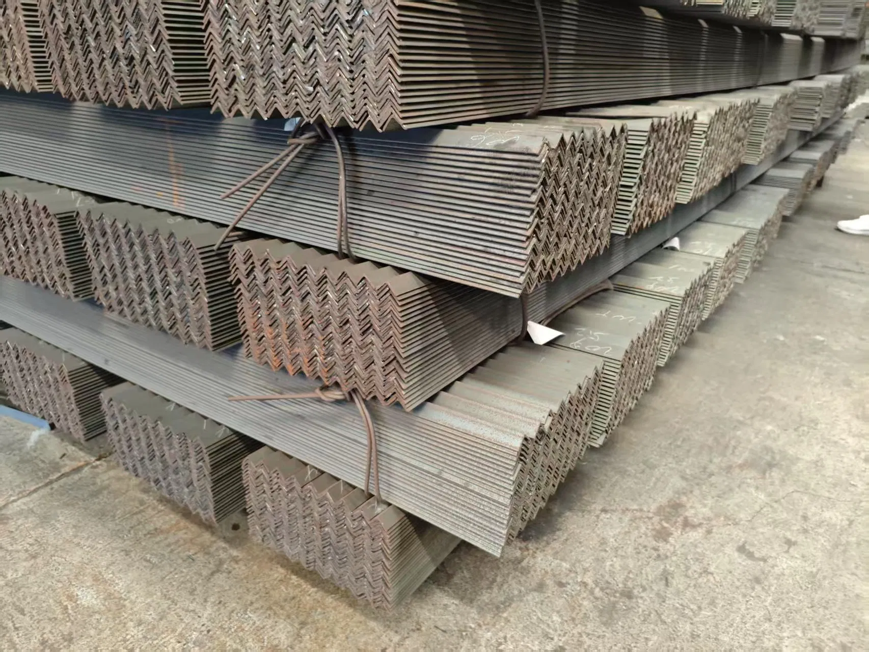 Factory Equal Steel Angle Bar A36 Angle Steel Bar for Building Angle Carbon Steel Bar