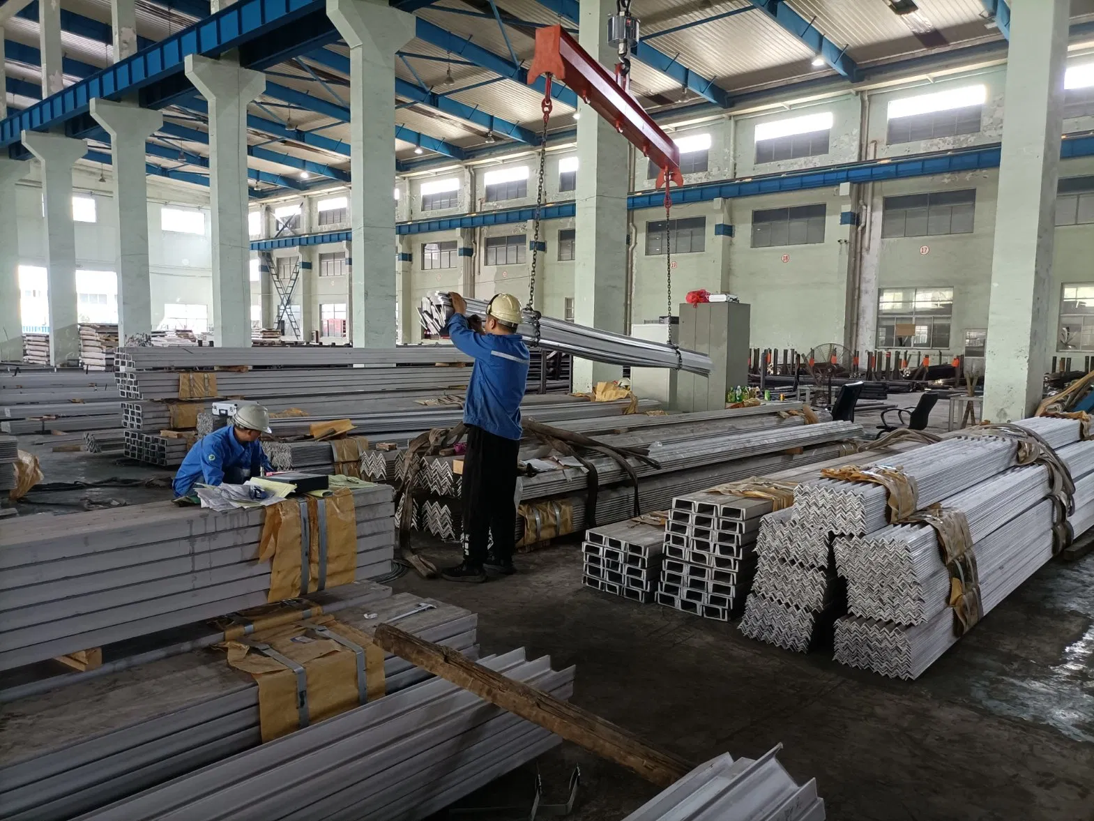 Hot Rolled Prime Quality SUS446 Equal 40*40*5 Price Stainless Steel 2b Unequal Bar Supplier 439 630 Light I Angle Iron Rod for Building