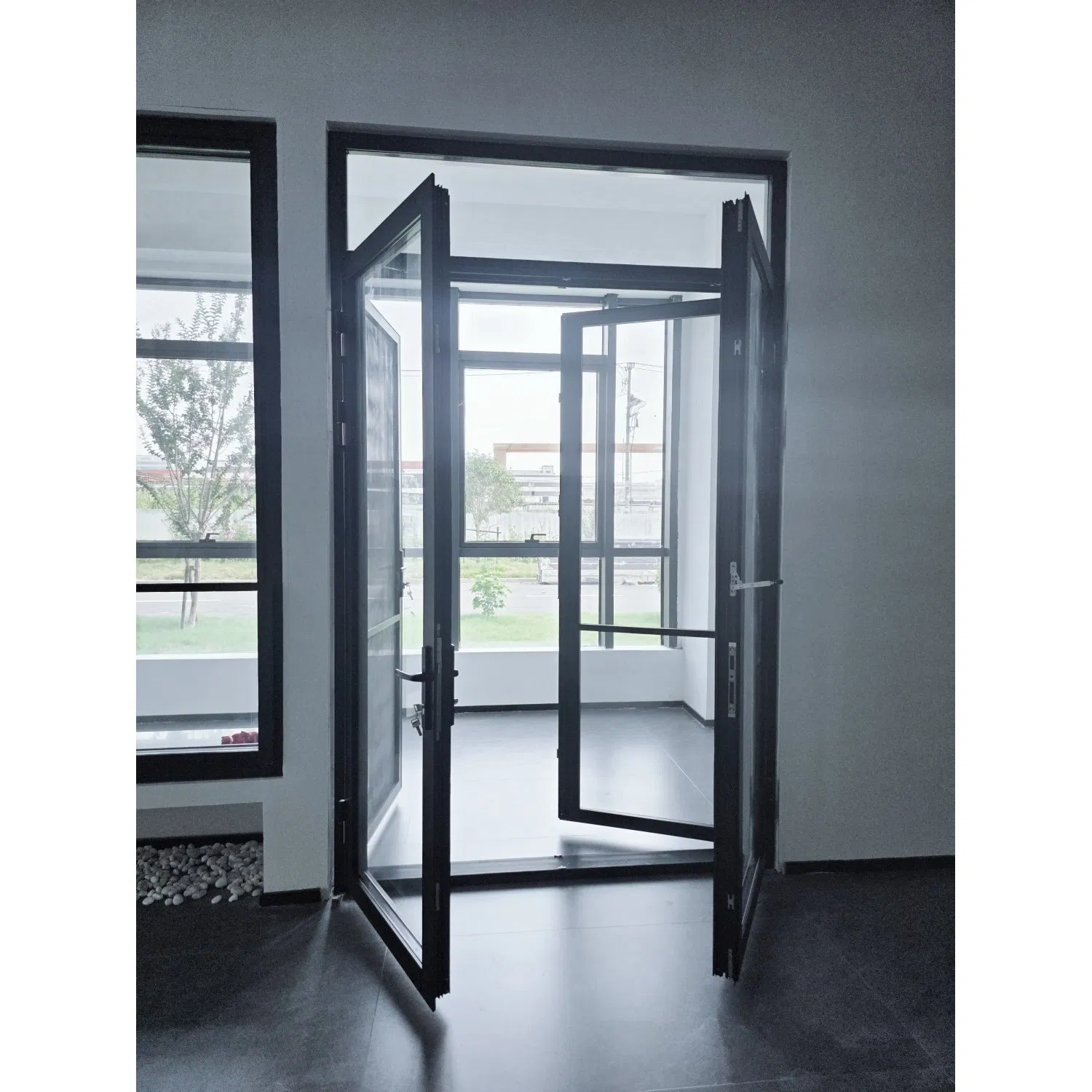 Aesthetic Appeal Reinforced Glass Aluminum Alloy Symmetrical Double French Casement Door