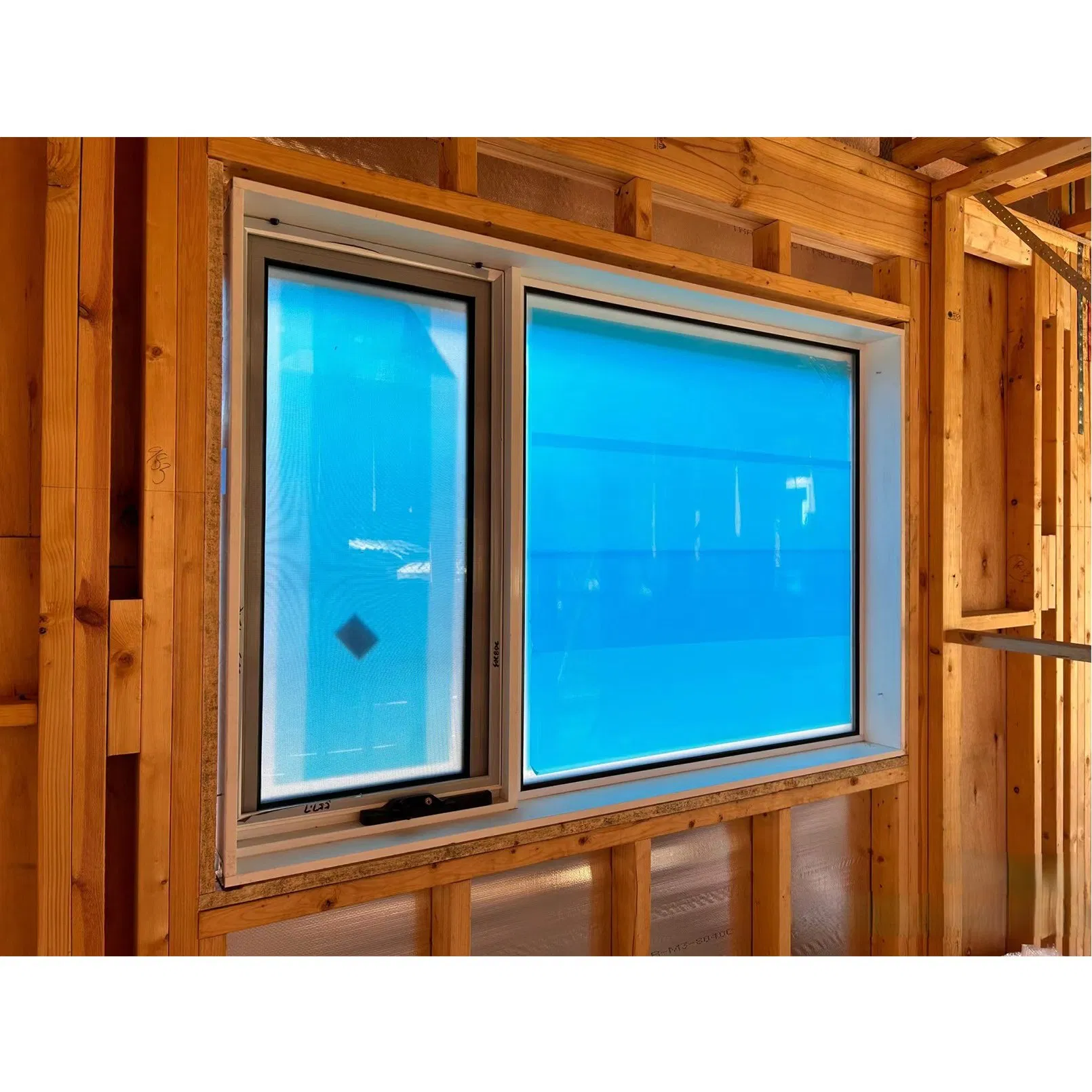 Factory Price Customized Aluminum/Aluminium Corner Fixed Windows with Clear Glass/Frosted Glass/Single Tempered Glass