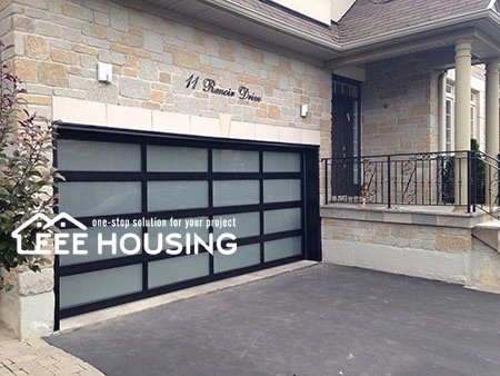 China Factory Supply Residential Modern Garage Door Design Electric Sectional Overhead Folding Aluminum Frame Glass Panel Garage Door