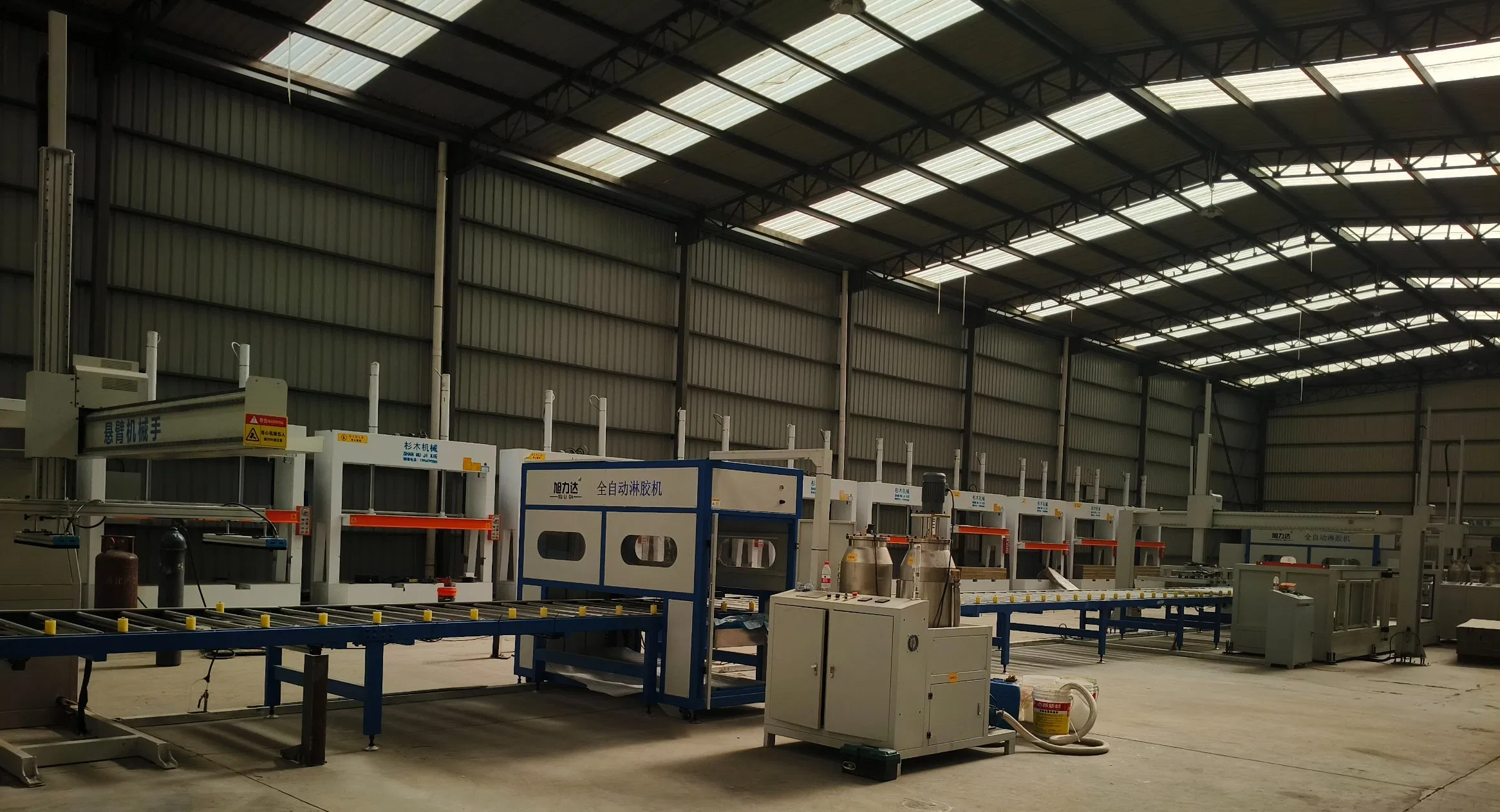 Advanced Model 1325 Glue Spreading Composite Board System