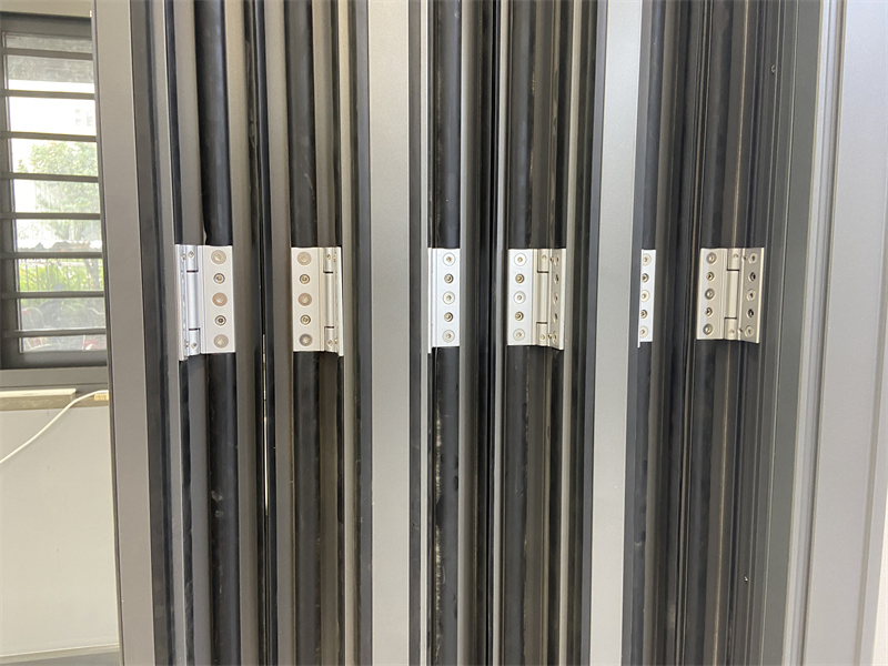 Aluminum Folding Customized Panels Smooth Tracks silent Scene Door Water Drainage System