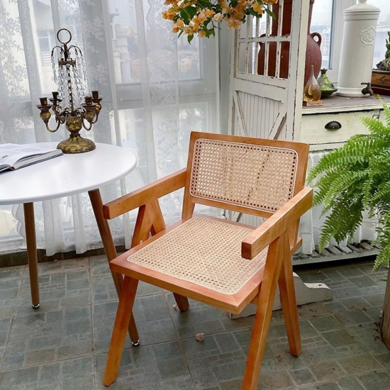 Classic Style Solid Wood Rubber Rattan Armchair