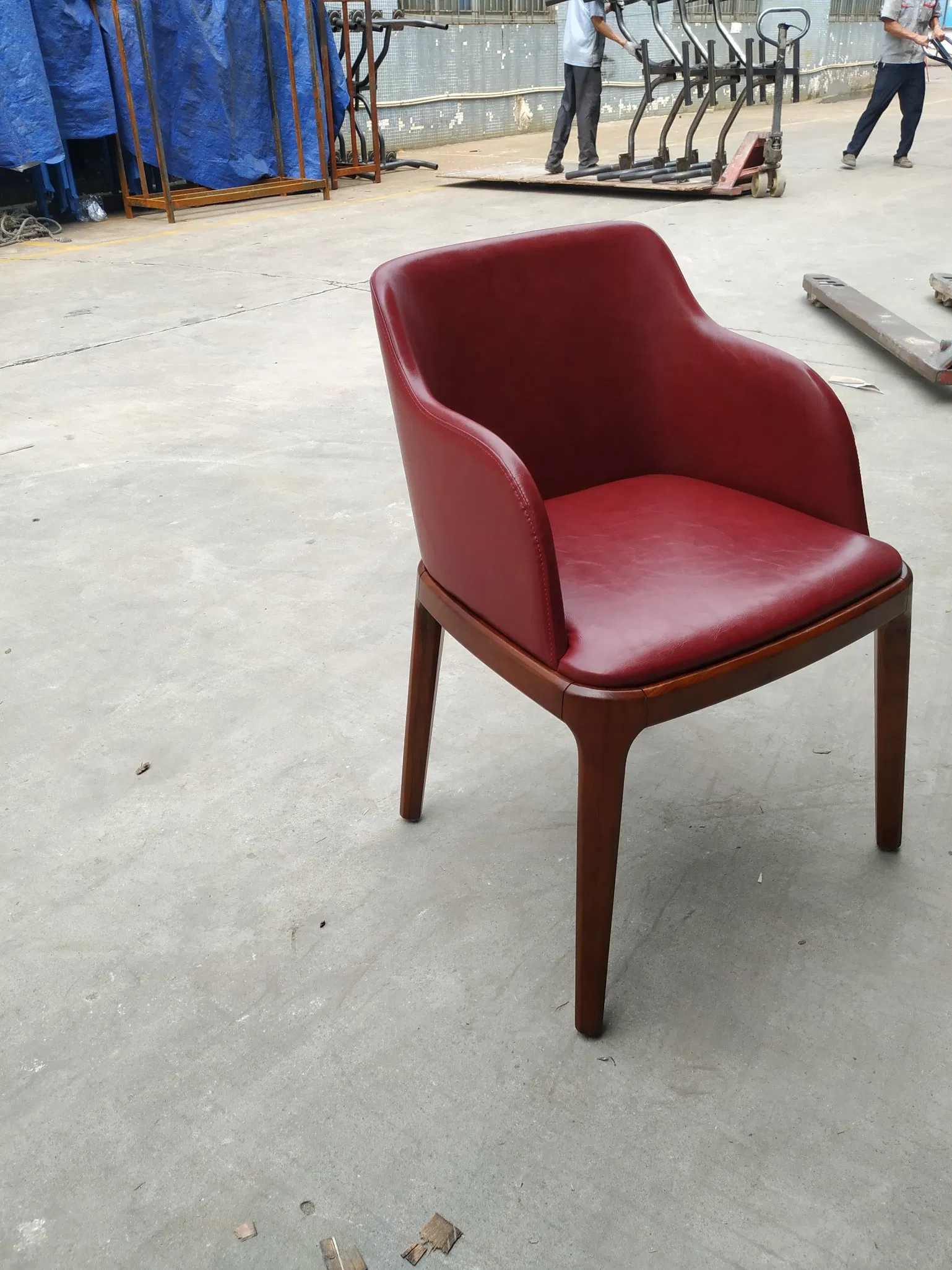 Grey Leather Solid Wood Restaurant Dining Armchair Cafe Armchair Made in China