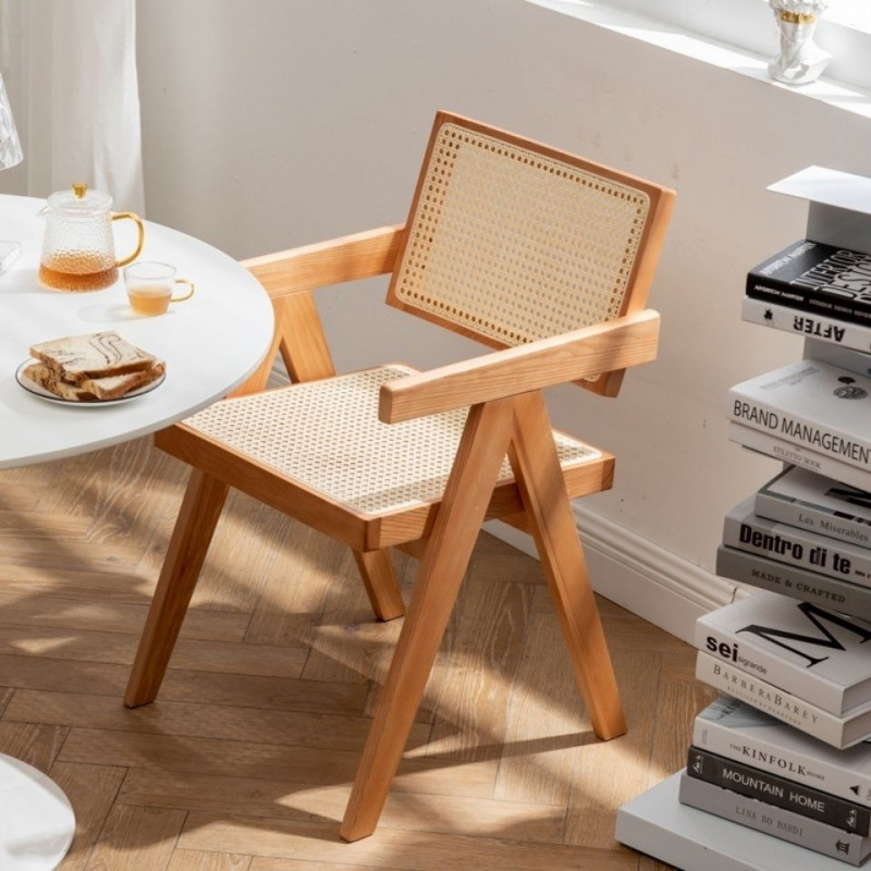 Classic Style Solid Wood Rubber Rattan Armchair