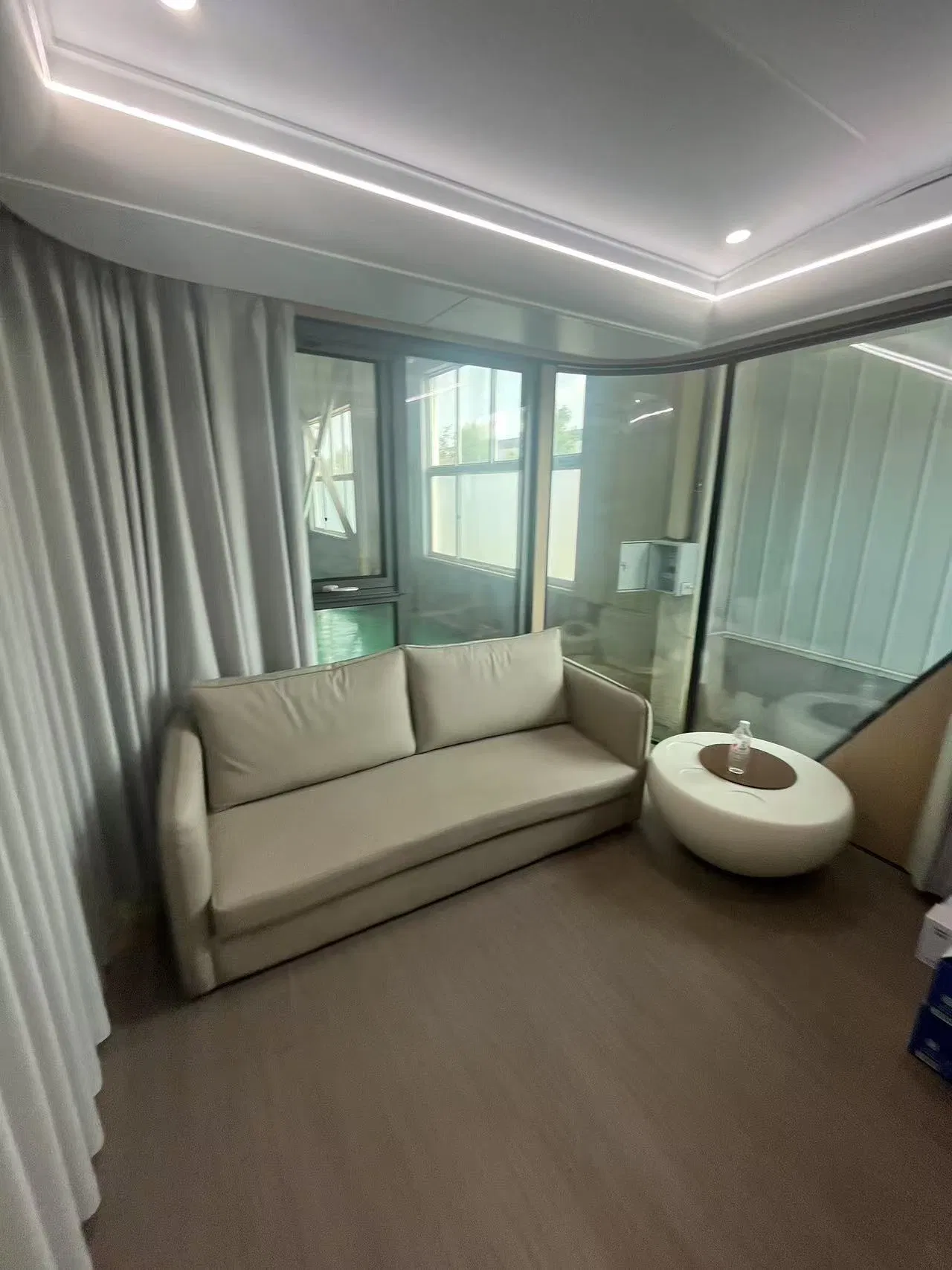 Seabreeze Mobile Habitat: Ultimate Portable Living Solution for Travelers