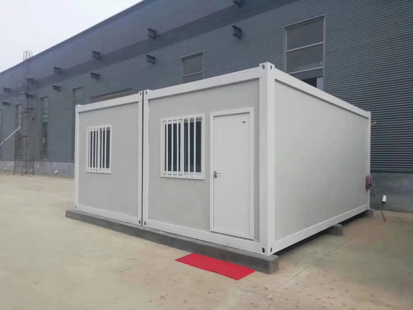 Prefabricated Foldable Container Home: Eco-Friendly Modular Home for Remote Accommodation Offices