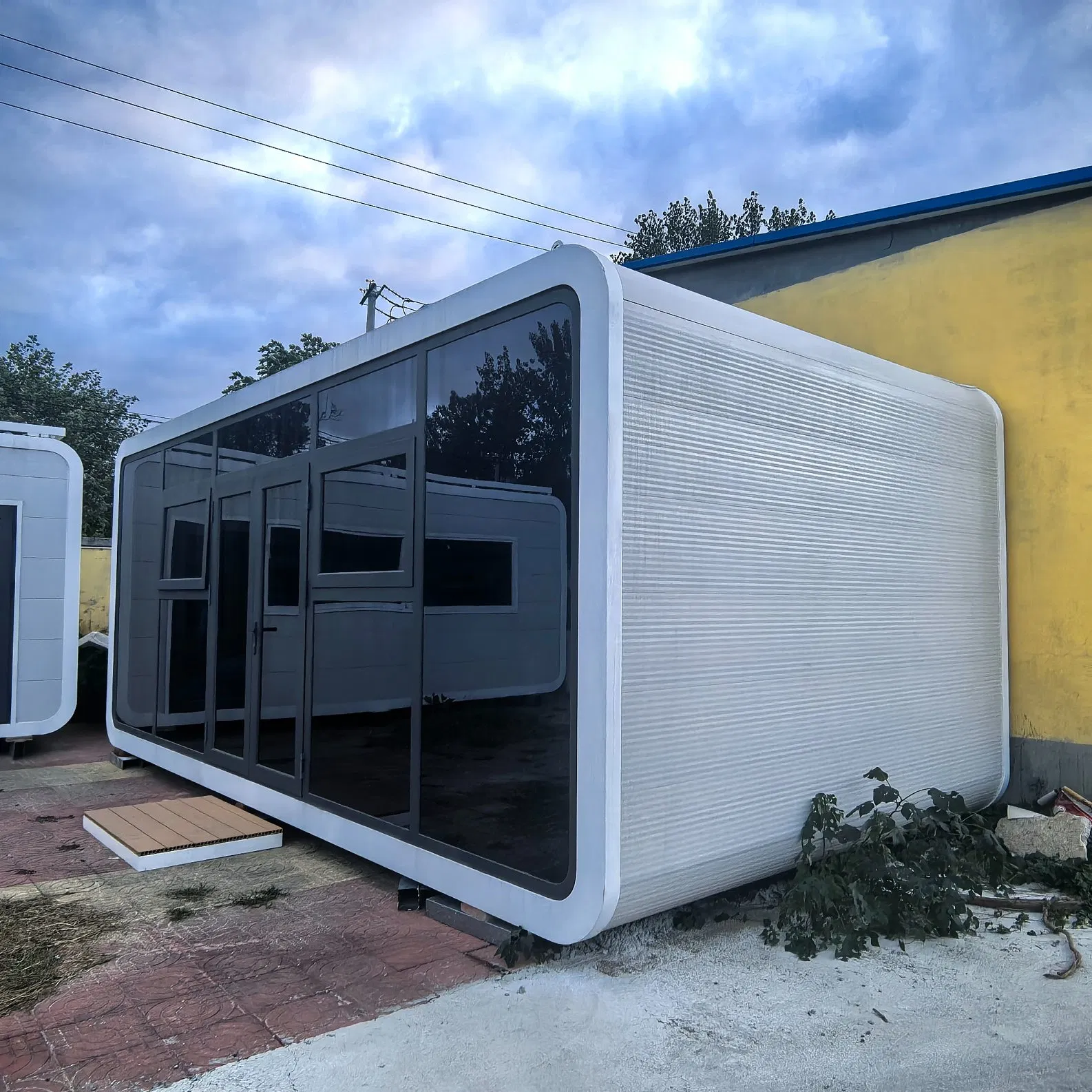 Modern Modular Mini Container Cabin Waterproof Steel Frame Structure for Living Room or Office Building