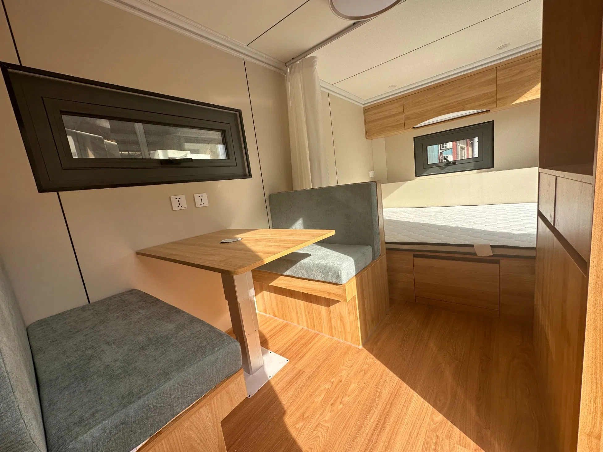 Miniature Luxury Eco-Friendly Prefabricated Container Modular Capsule Smart Home Portable Mobile Home