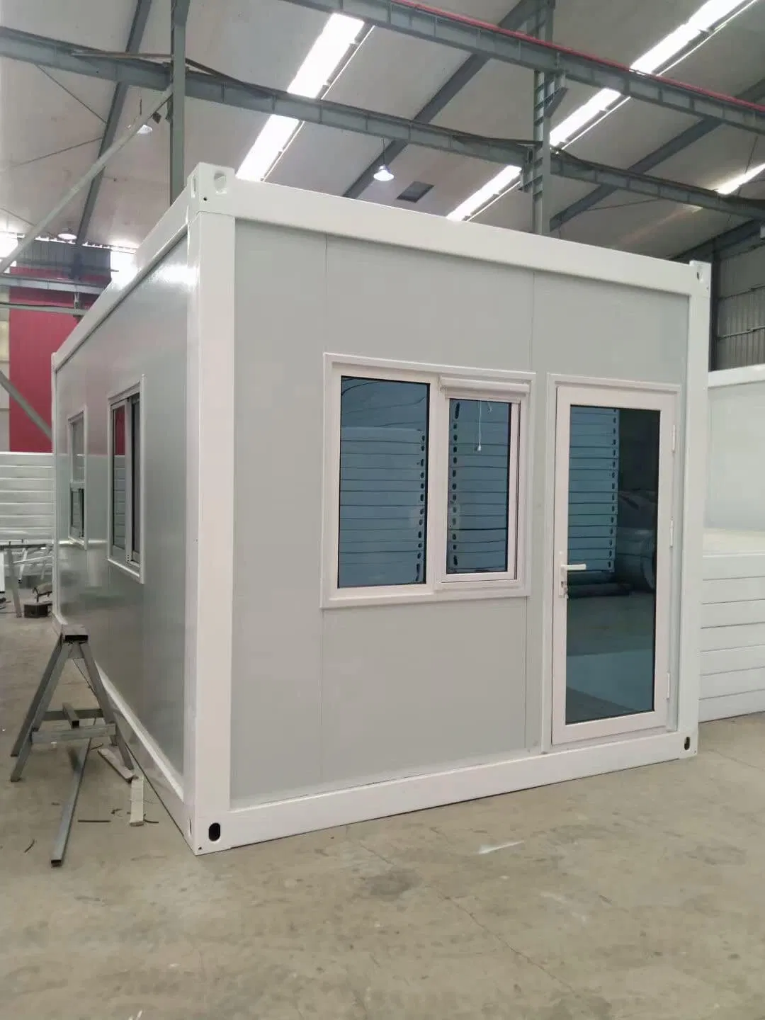 Eco-Friendly Solar-Powered Modular Capsule Prefabricated/Portable House for Sustainable Living