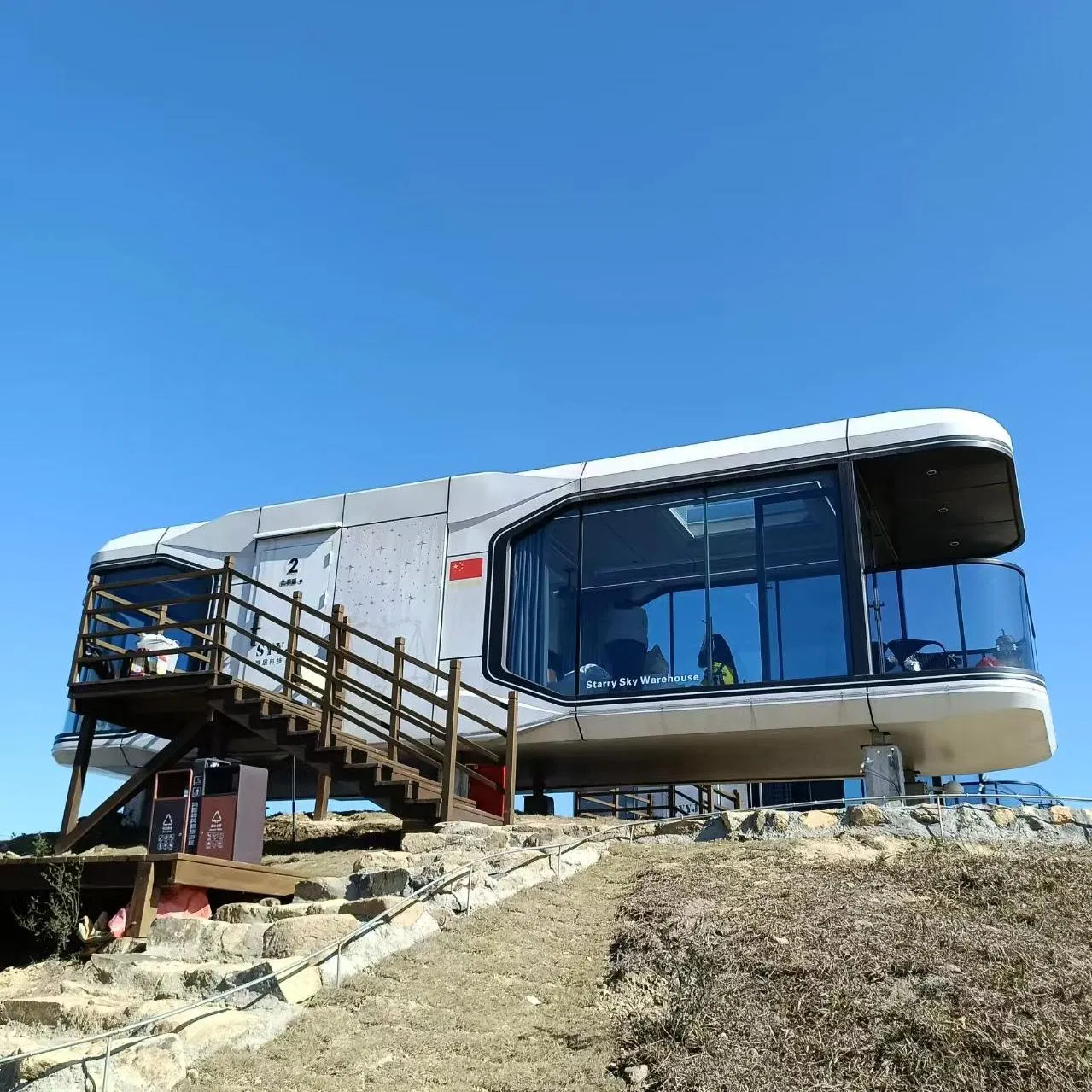 Luxury Glamping Space Capsule Eco-Friendly Accommodation for Mountain Resorts &amp; National Parks